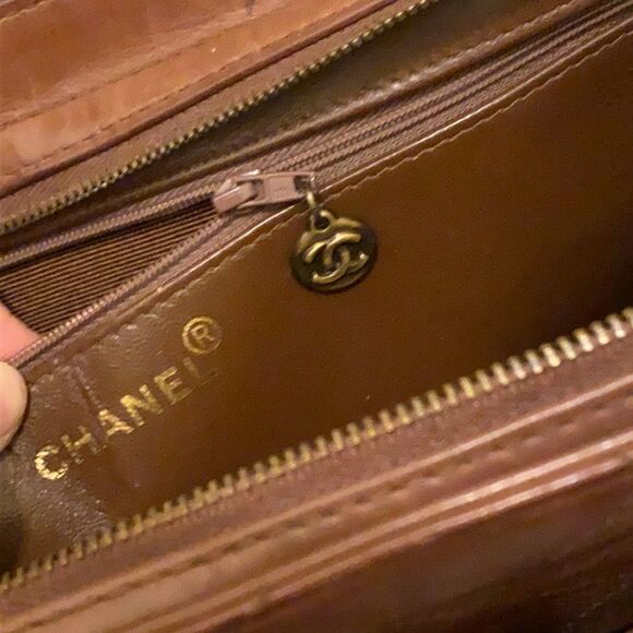 Chanel Vintage brown tote bag . - Picture 14 of 17